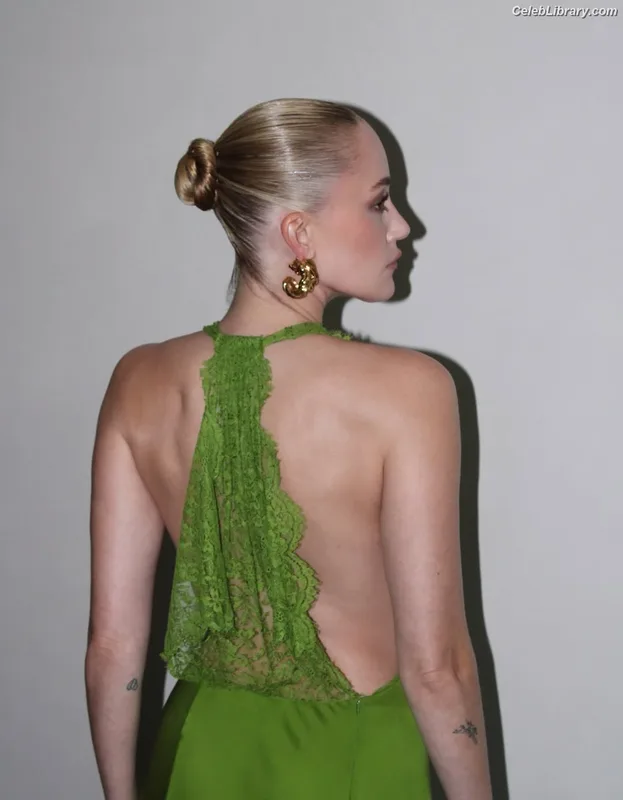Maika Monroe photo 20 of 642