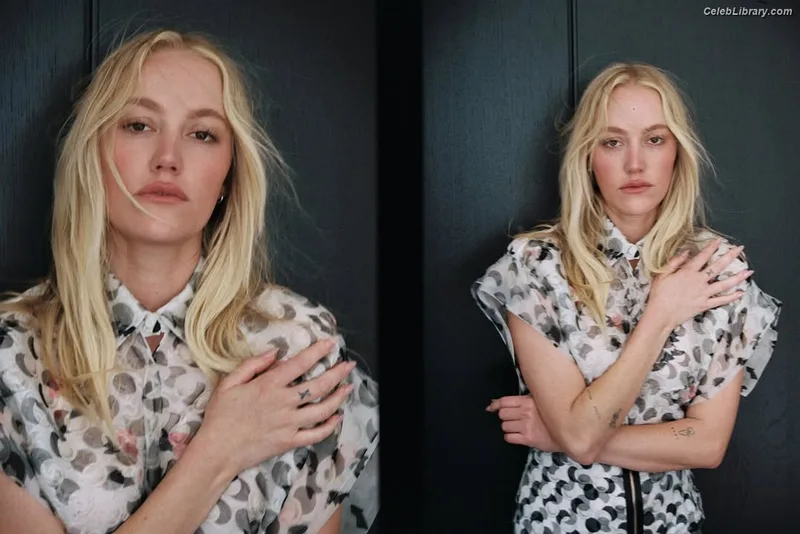 Maika Monroe photo 8 of 642