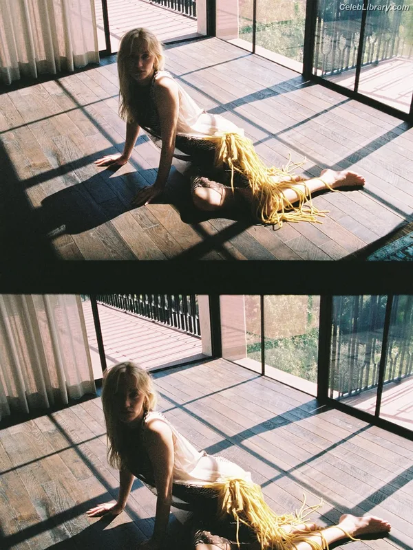 Maika Monroe photo 10 of 642