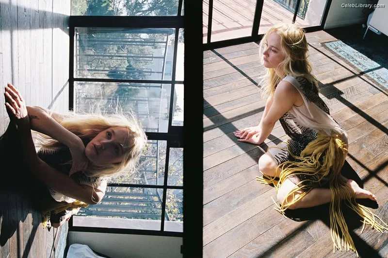 Maika Monroe photo 15 of 642