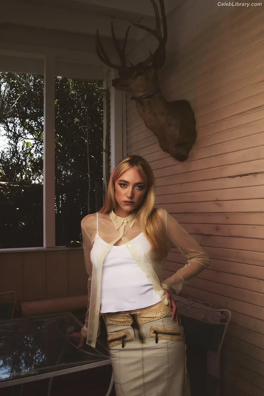 Maika Monroe photo 24 of 642