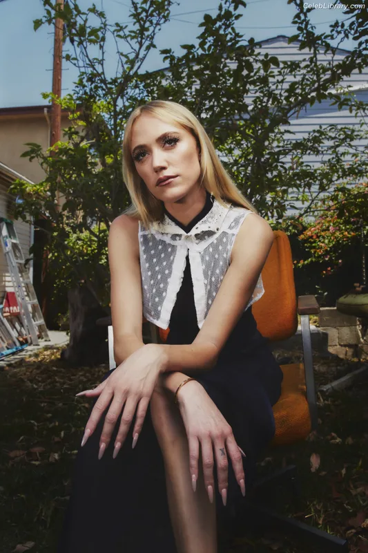 Maika Monroe photo 4 of 642