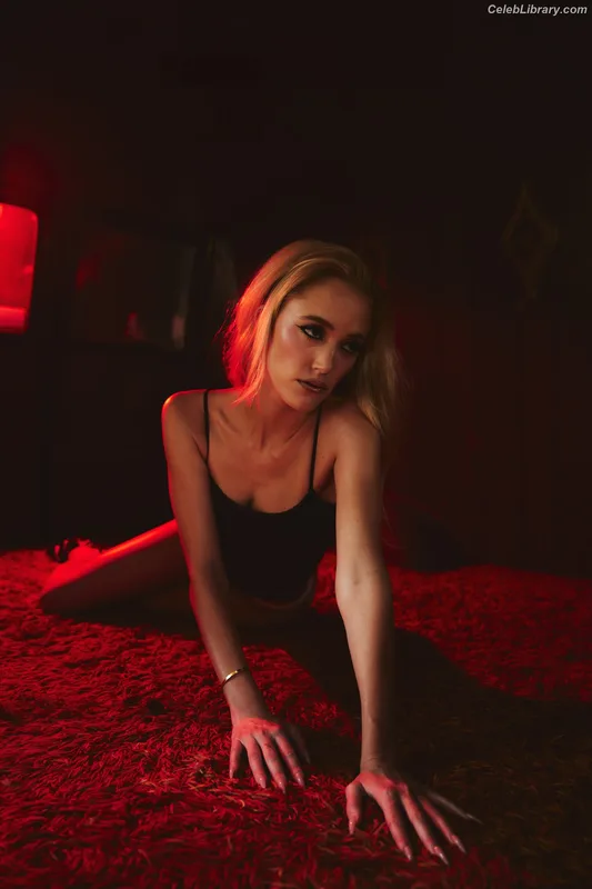 Maika Monroe photo 8 of 642