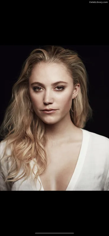 Maika Monroe photo 23 of 642
