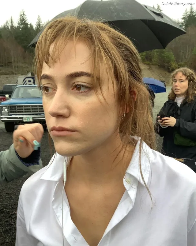 Maika Monroe photo 11 of 642