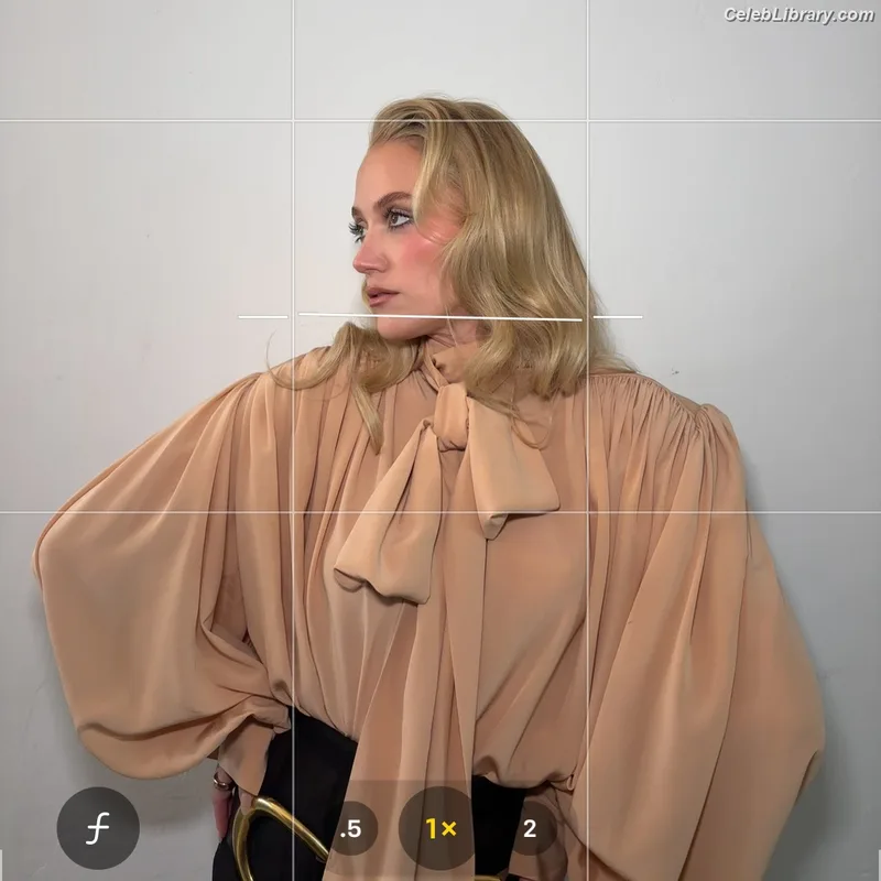 Maika Monroe photo 19 of 642