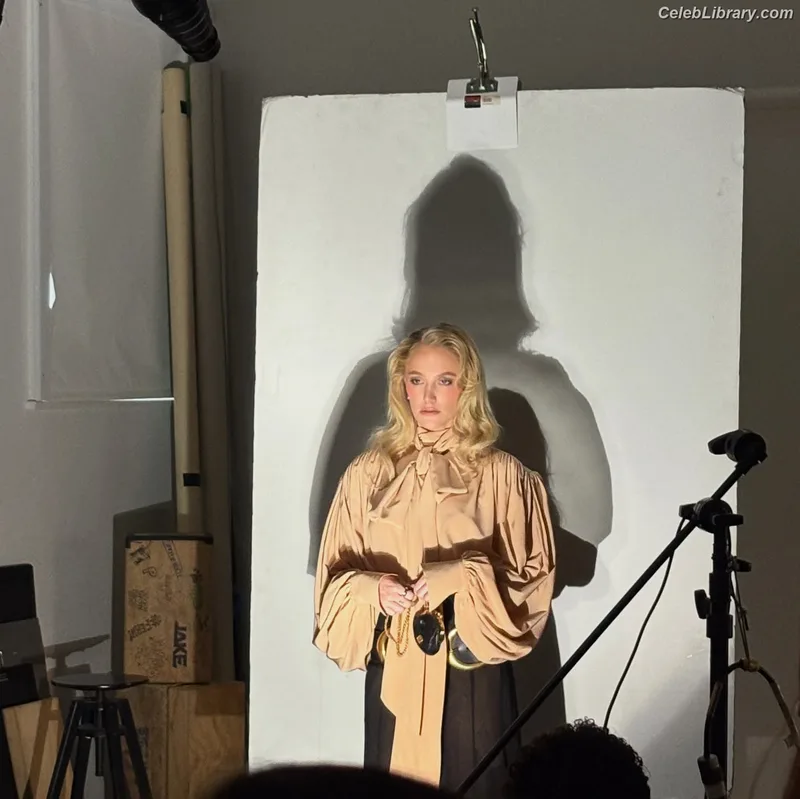 Maika Monroe photo 21 of 642
