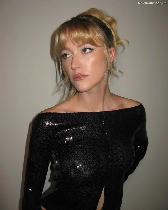 Maika Monroe photo 20 of 642