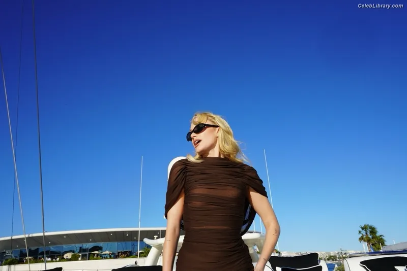 Maika Monroe photo 8 of 642