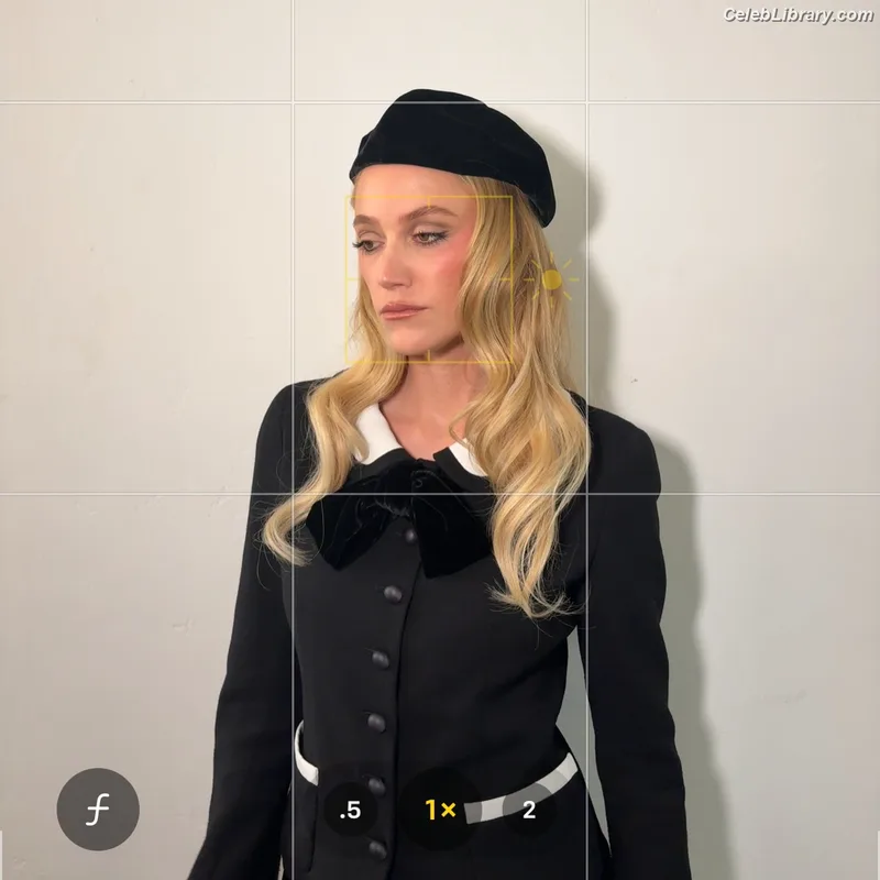 Maika Monroe photo 11 of 642