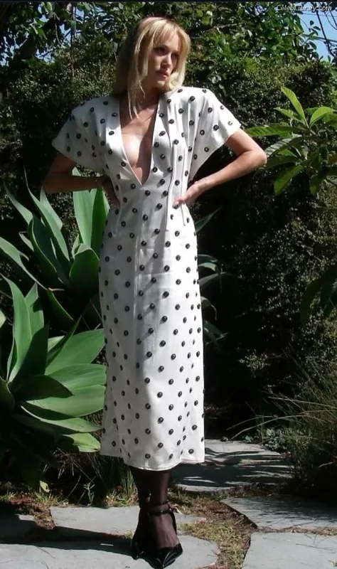 Maika Monroe photo 9 of 642