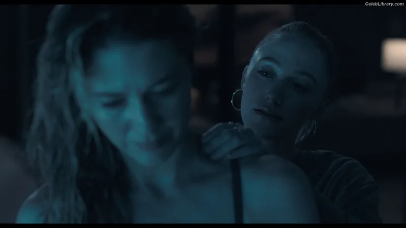 Maika Monroe photo 17 of 642