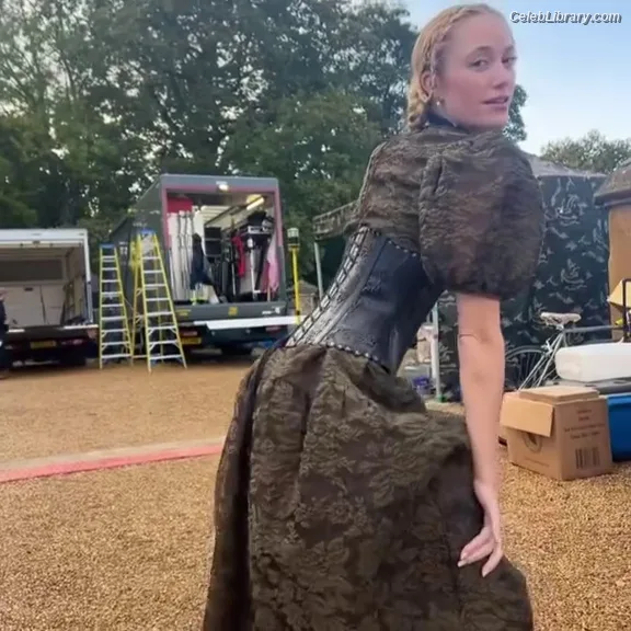 Maika Monroe photo 19 of 642