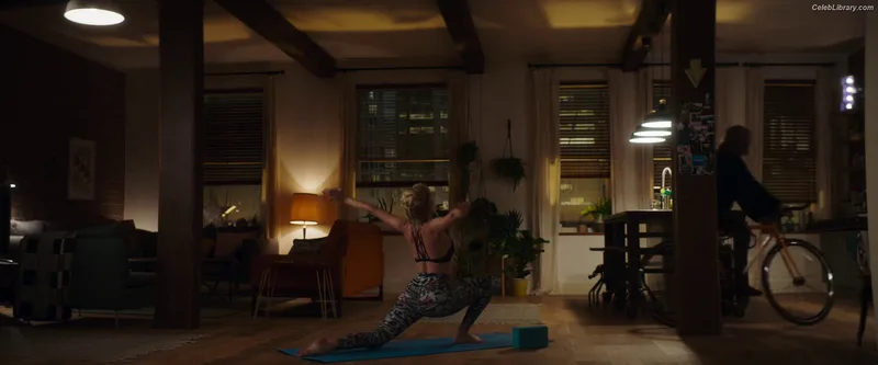 Maika Monroe photo 23 of 642