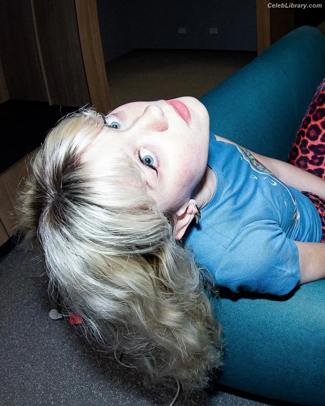 Maisie Peters photo 1 of 363