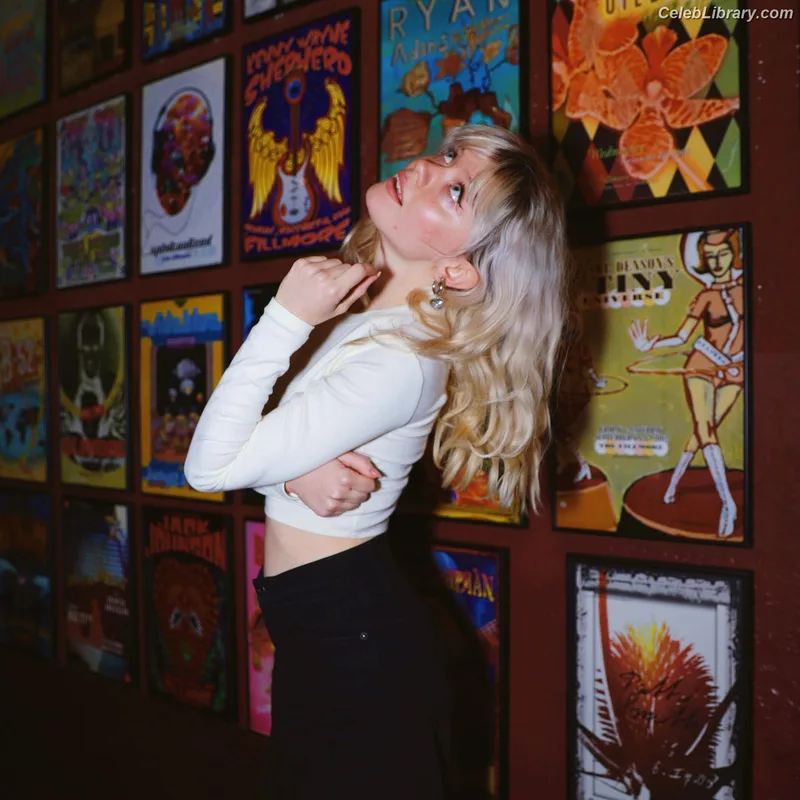 Maisie Peters photo 5 of 363