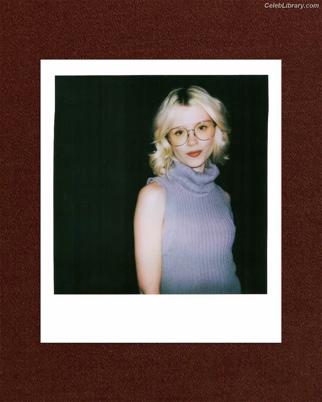 Maisie Peters photo 11 of 363