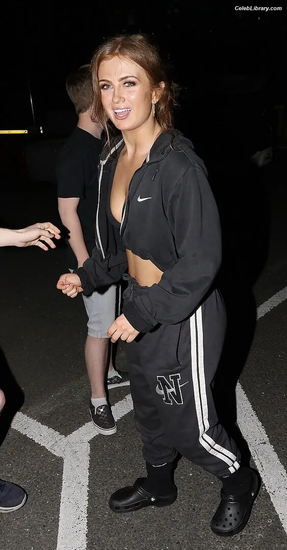 Maisie Smith photo 18 of 239
