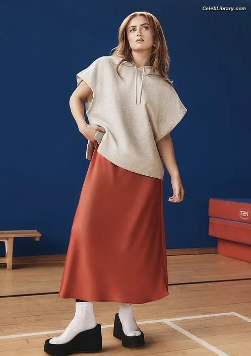 Maisie Smith photo 23 of 239