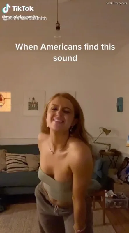Maisie Smith photo 11 of 240