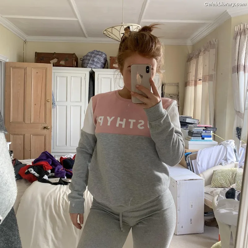 Maisie Smith photo 4 of 240