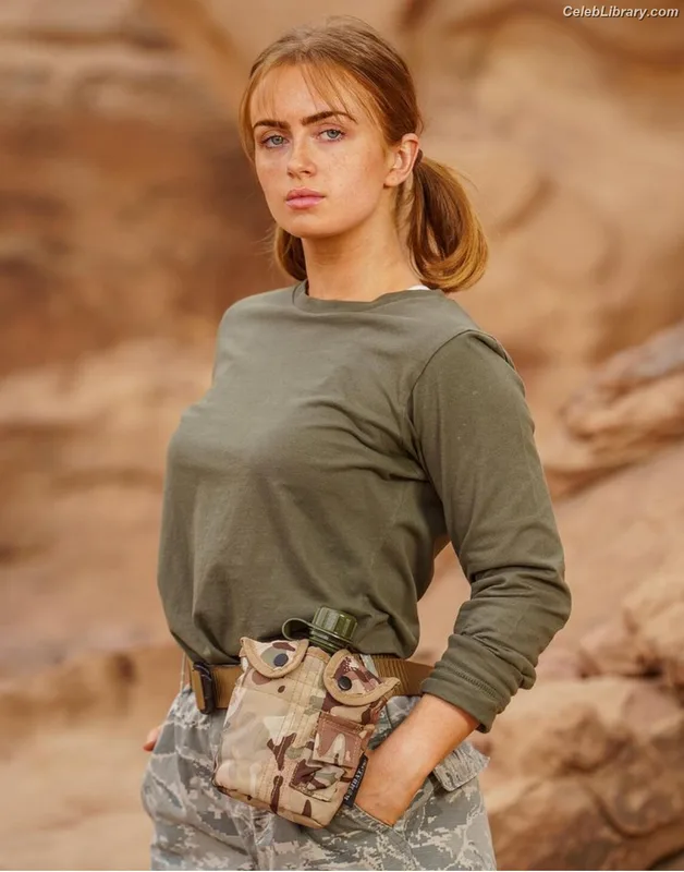 Maisie Smith photo 6 of 240