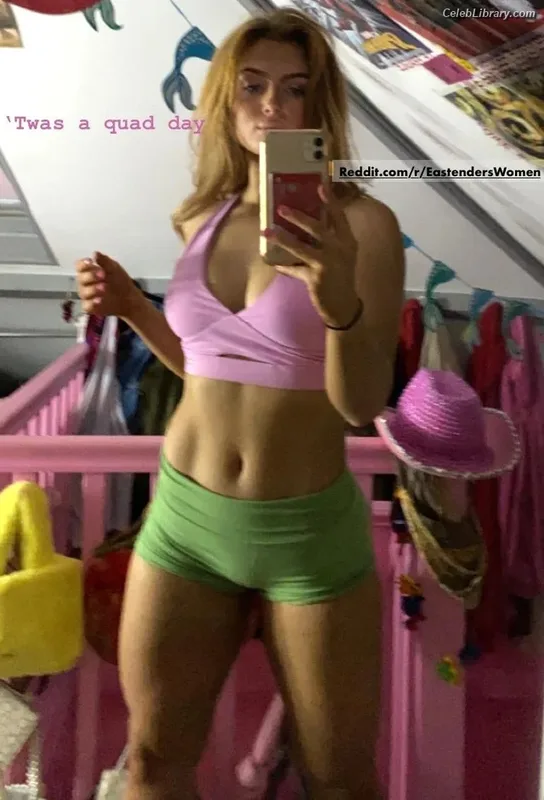Maisie Smith photo 17 of 240