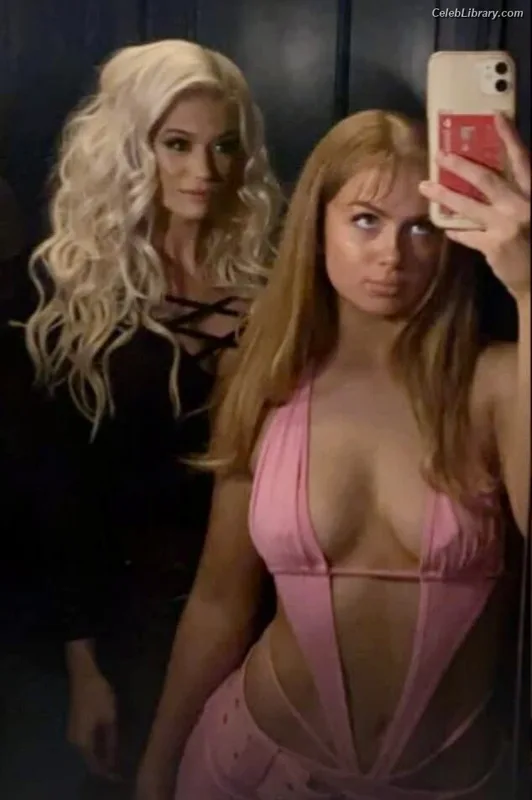 Maisie Smith photo 21 of 240