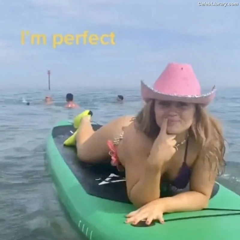 Maisie Smith photo 9 of 240