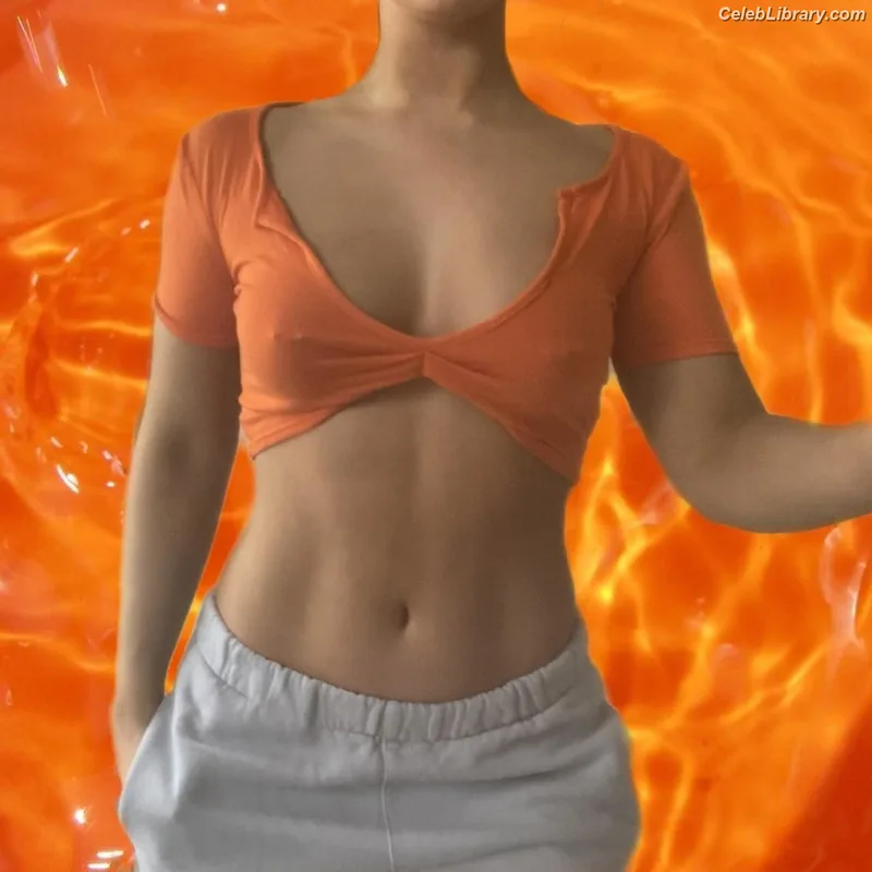 Maisie Smith photo 11 of 240