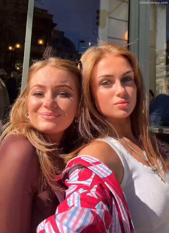 Maisie Smith photo 24 of 240