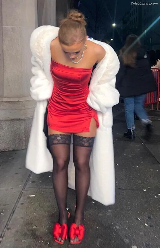 Maisie Smith photo 13 of 240