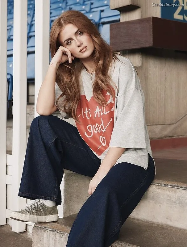 Maisie Smith photo 18 of 240