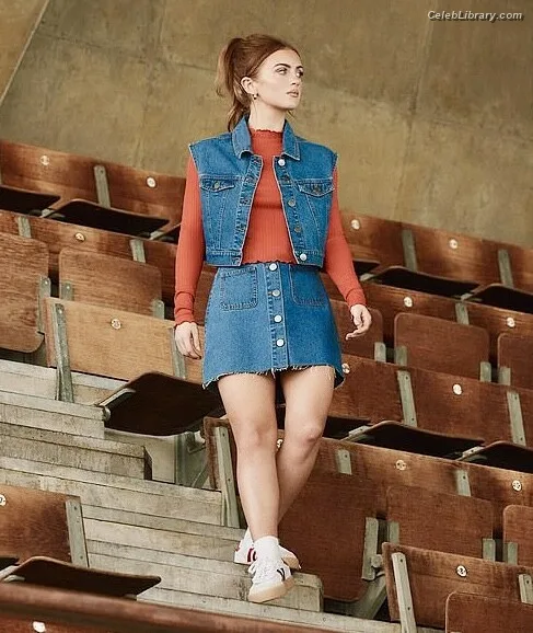 Maisie Smith photo 21 of 240