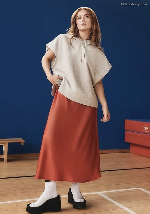 Maisie Smith photo 23 of 240