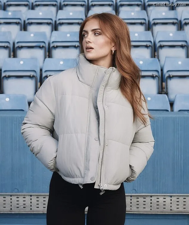 Maisie Smith photo 4 of 240