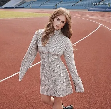 Maisie Smith photo 6 of 240