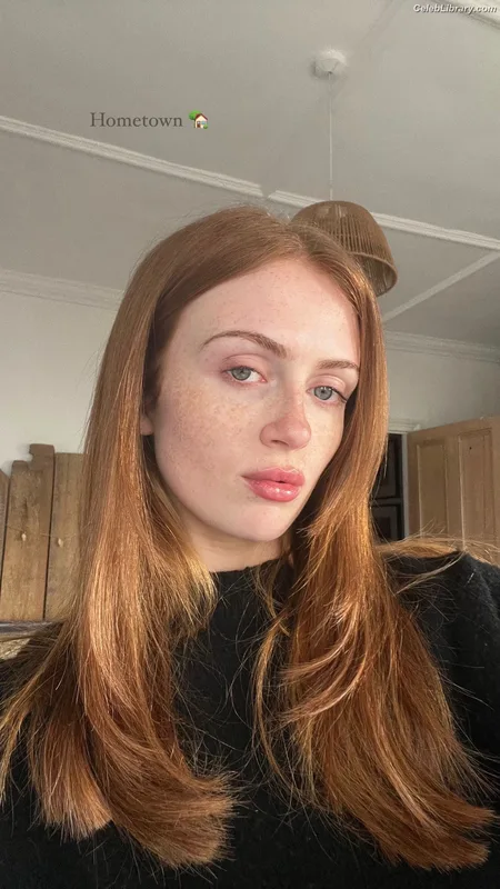 Maisie Smith photo 5 of 240