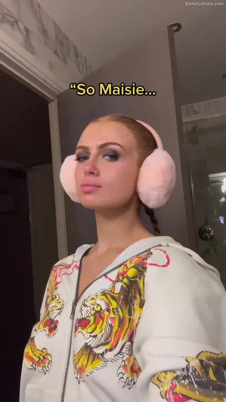 Maisie Smith photo 17 of 240