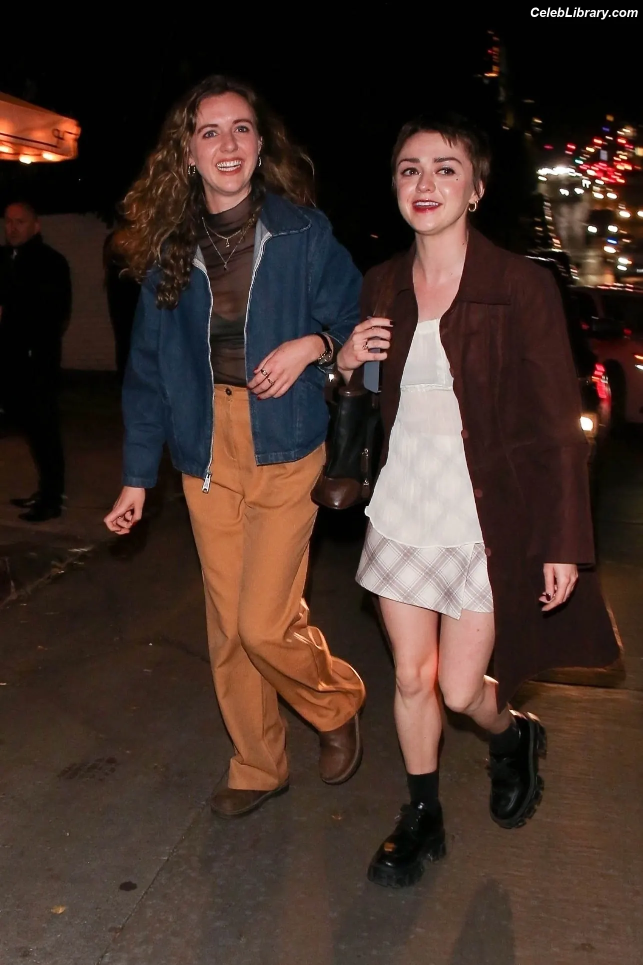 Maisie Williams photo 8 of 464