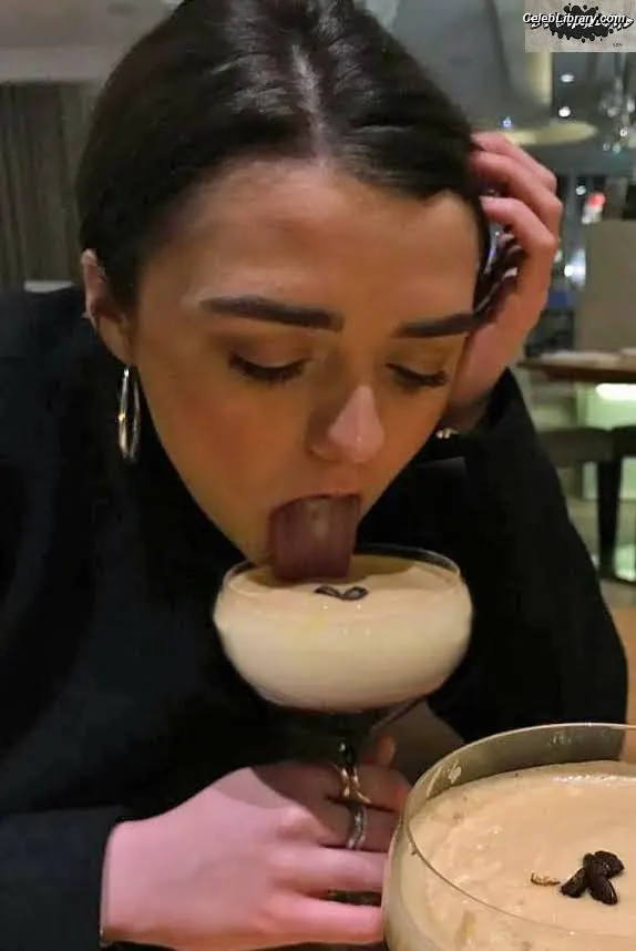 Maisie Williams photo 13 of 464