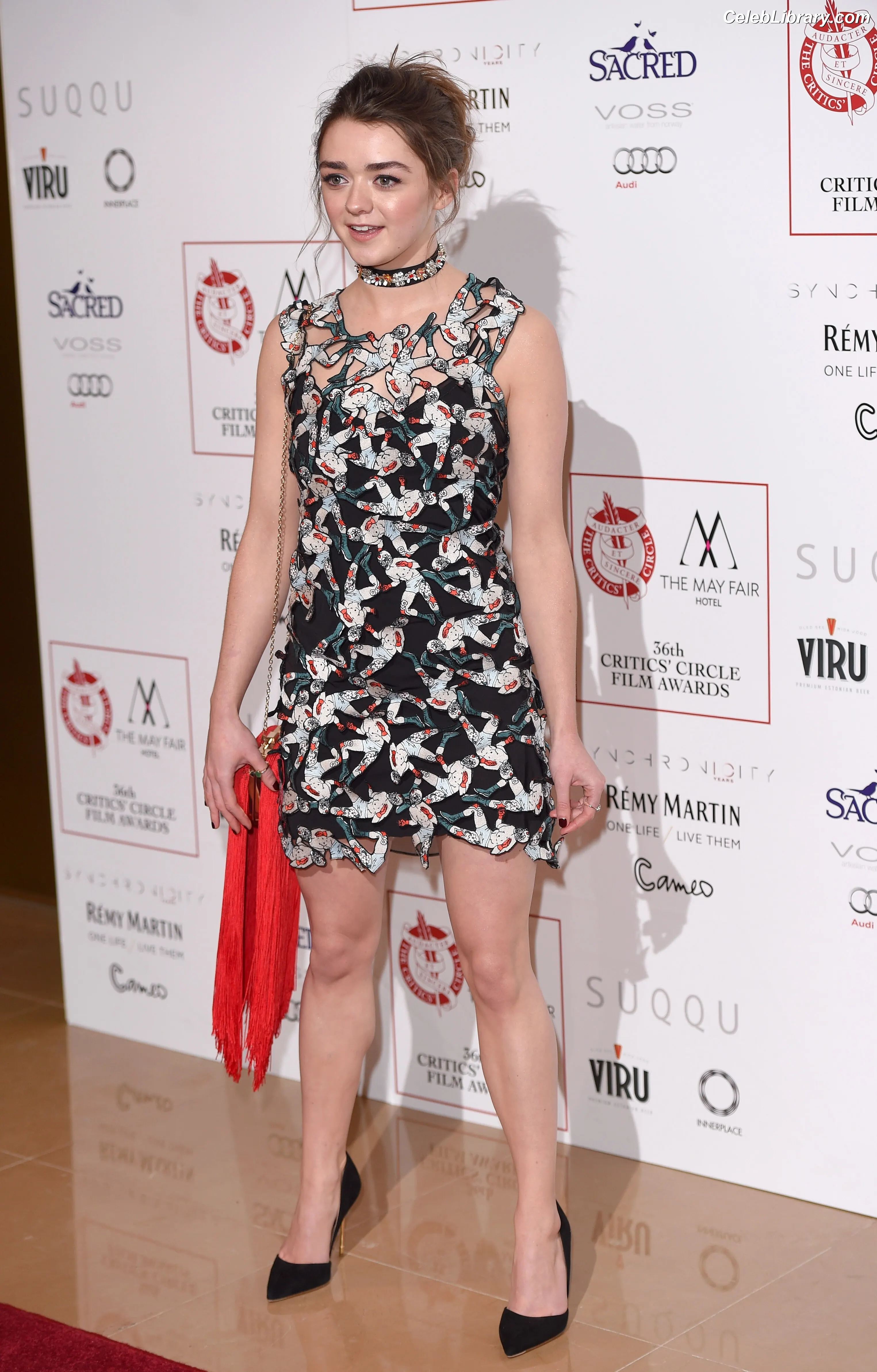 Maisie Williams photo 19 of 464