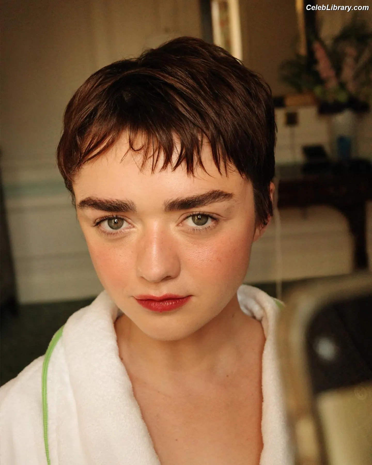 Maisie Williams photo 9 of 464