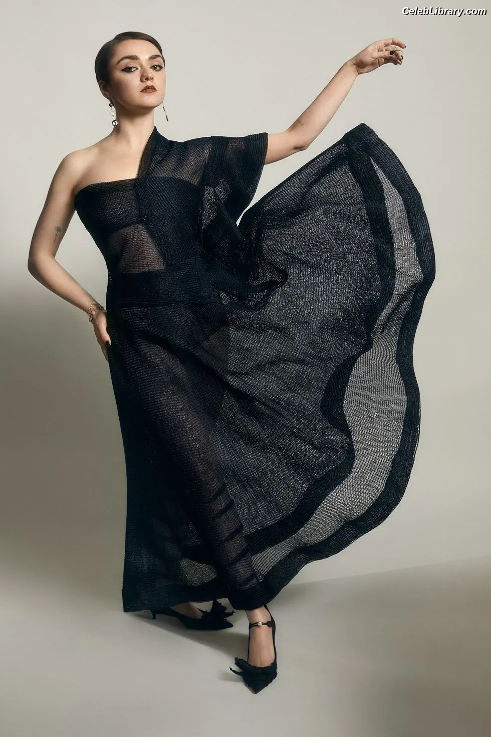 Maisie Williams photo 22 of 464