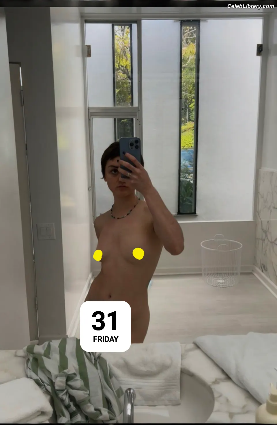 Maisie Williams photo 11 of 464