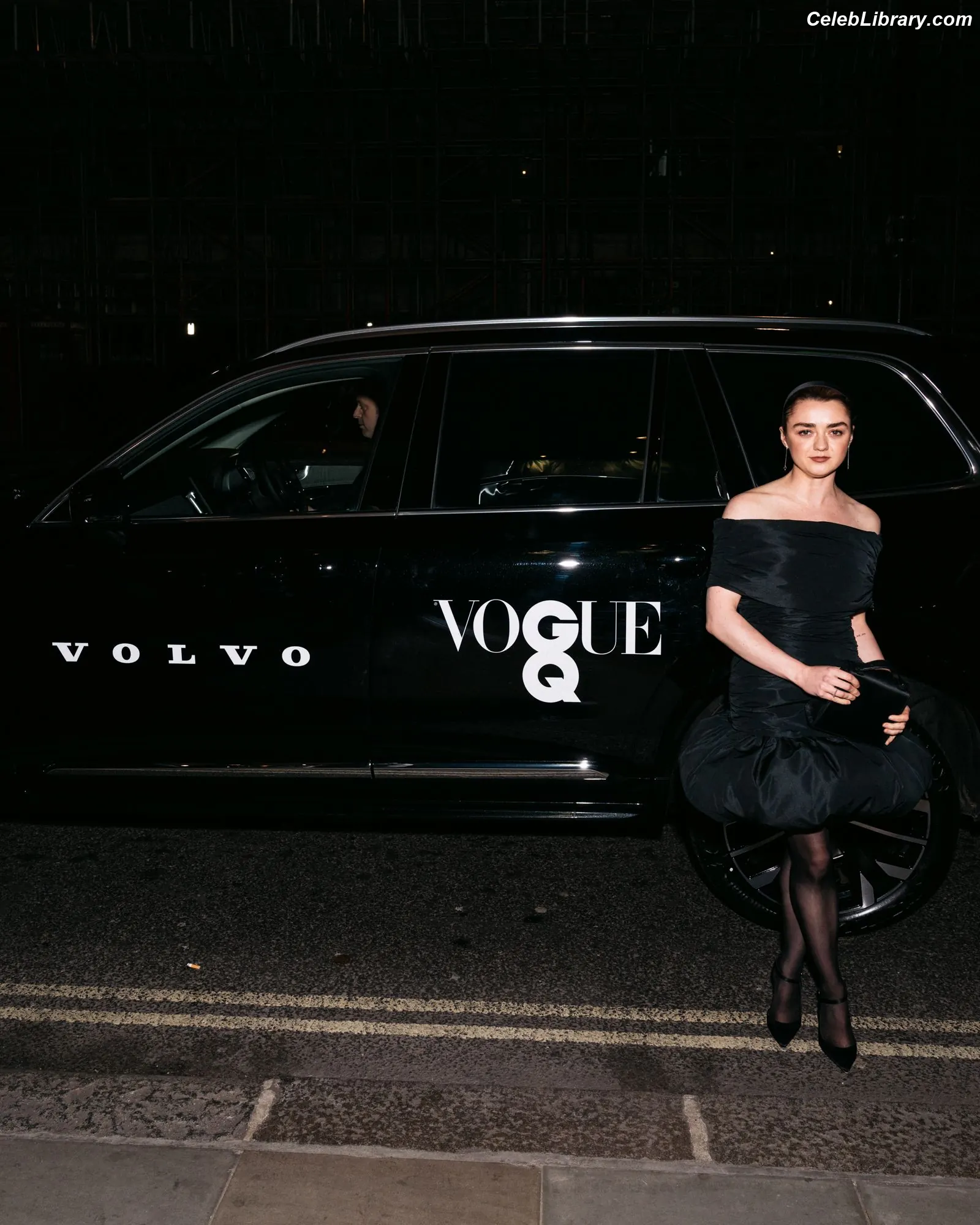 Maisie Williams photo 5 of 464