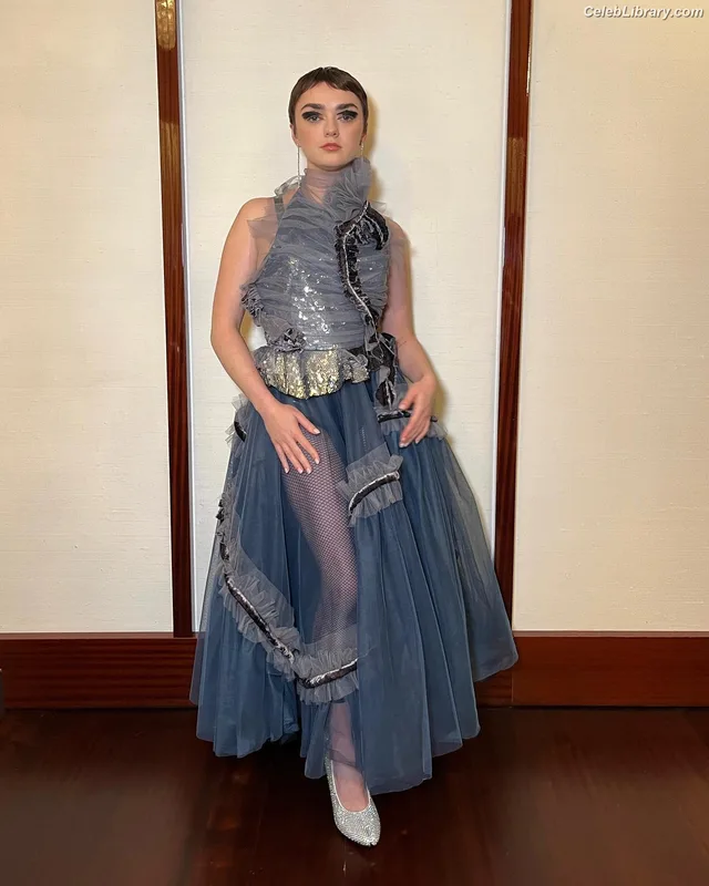 Maisie Williams photo 1 of 463