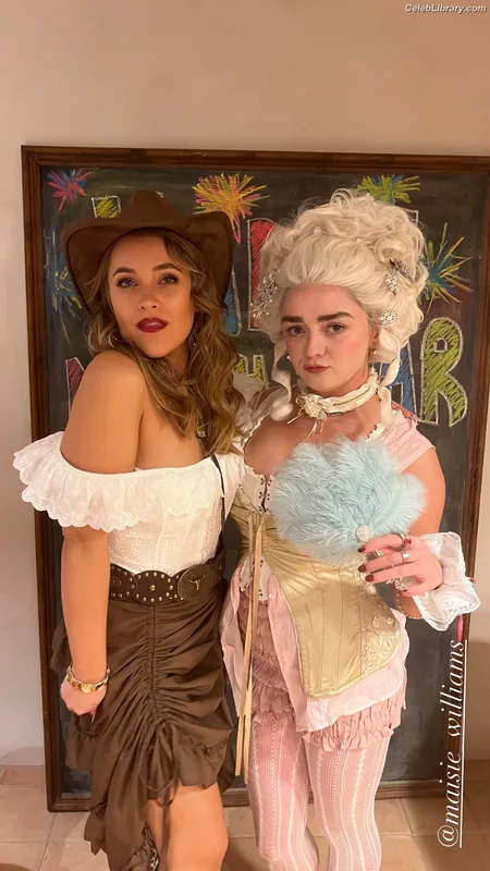 Maisie Williams photo 9 of 463