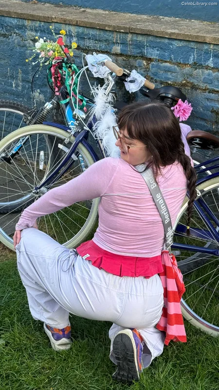 Maisie Williams photo 16 of 463