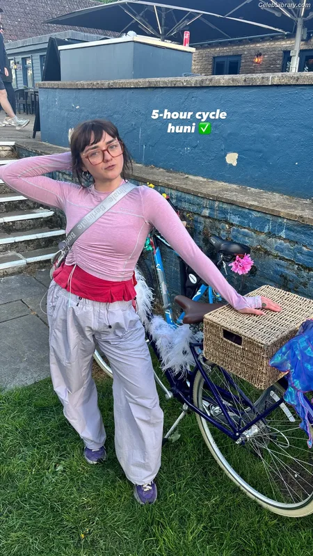 Maisie Williams photo 18 of 463